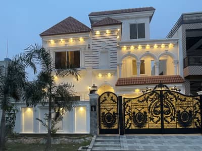 10 M Spanish Style House Available for Rent