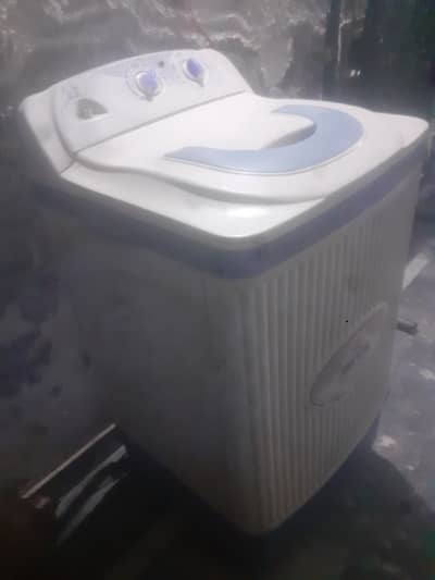 Washing machine bilkul ok and good quality and condition full size