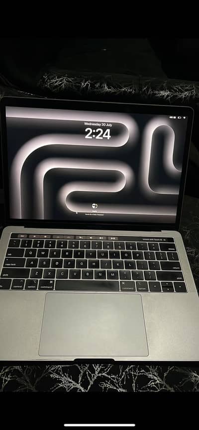Macbook pro 2018 core i7 16/512