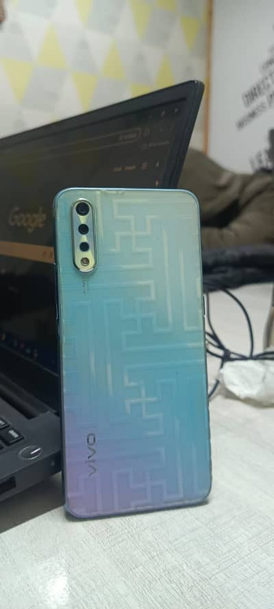 Vivo S1 (4 | 128) with charger and box