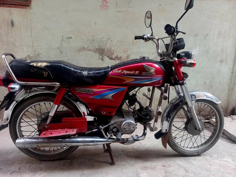 اوریجنل حالت میں ہے ابھی تک انجن کا کام نہیں ہوا 2009 ماڈل 1