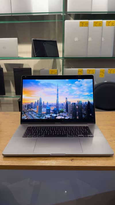 Apple MacBook Pro - i9 (Read Add)