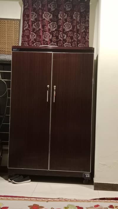 beautiful wardrobes in best condition+ price