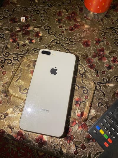 I phone 8 puls 10/9.5/all ok ha 64gp battery 82 no opan no rpair