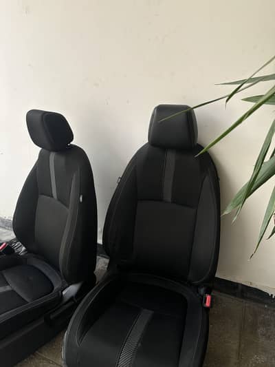 Honda Civic X seats