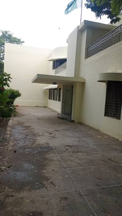 Gulberg 2 Kanal OLD HOUSE at back of mm alam Is Available For Sale.