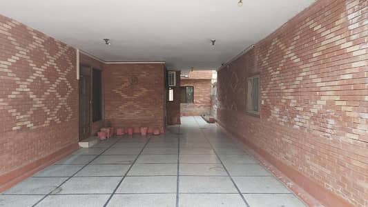 Gulberg One Kanal Decent House Is Available For Sale