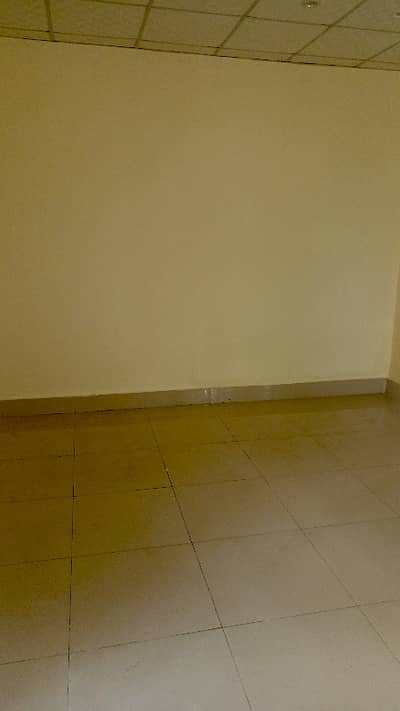 Gulberg 11 marla decent house is available for quick Sale