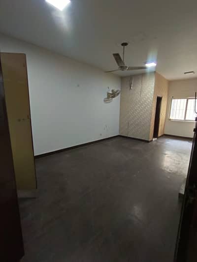 1 Kanal Upper Portion for Rent with Separate Gate