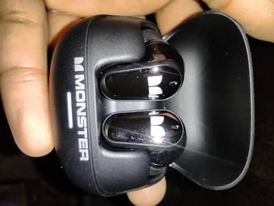 Monster MTQ52 Earbuds Available for Sell