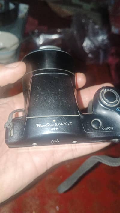 canon PowerShot 420 is 42x zooming 2 berries and charger 03352793070