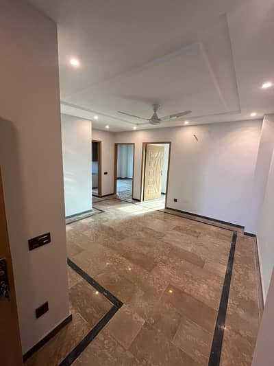 4 Marla brand new family flat for rent