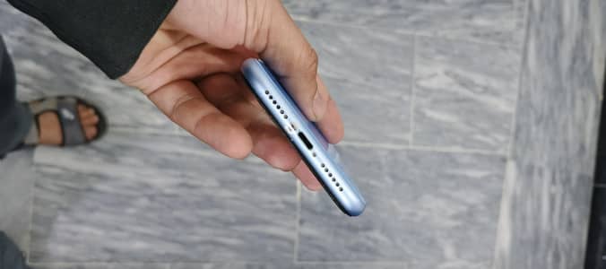 iphone XR 64 GB sim working