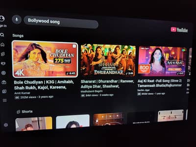 Samsung 32 inch  smart led built-in airmouse mic control