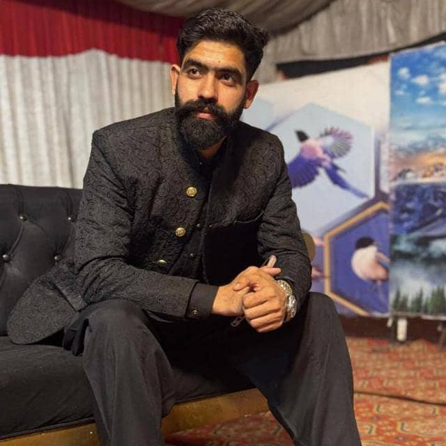 Burger banany k lie karigar ki zarurt ha 0