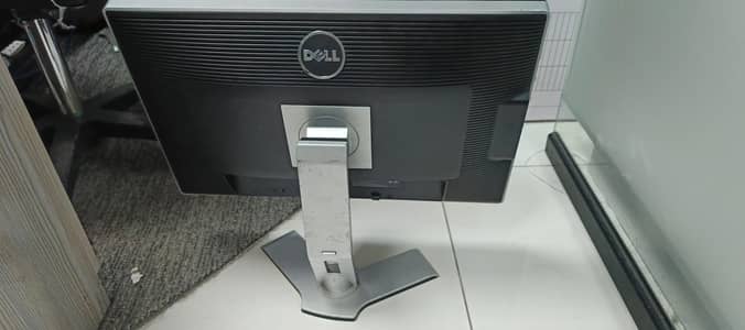 Dell LCDs for sale 22 inch 5 to 7 pieces