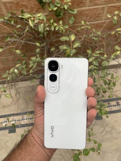 Vivo y400 brand new with box and charger