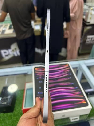 ipad pro M2 Chip 128GB Full Box