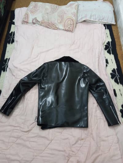 This jacket is from breakout brand. . . not even used for one time.