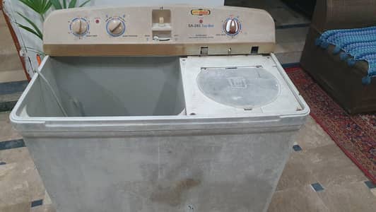 Washing machine with spinner in working condition