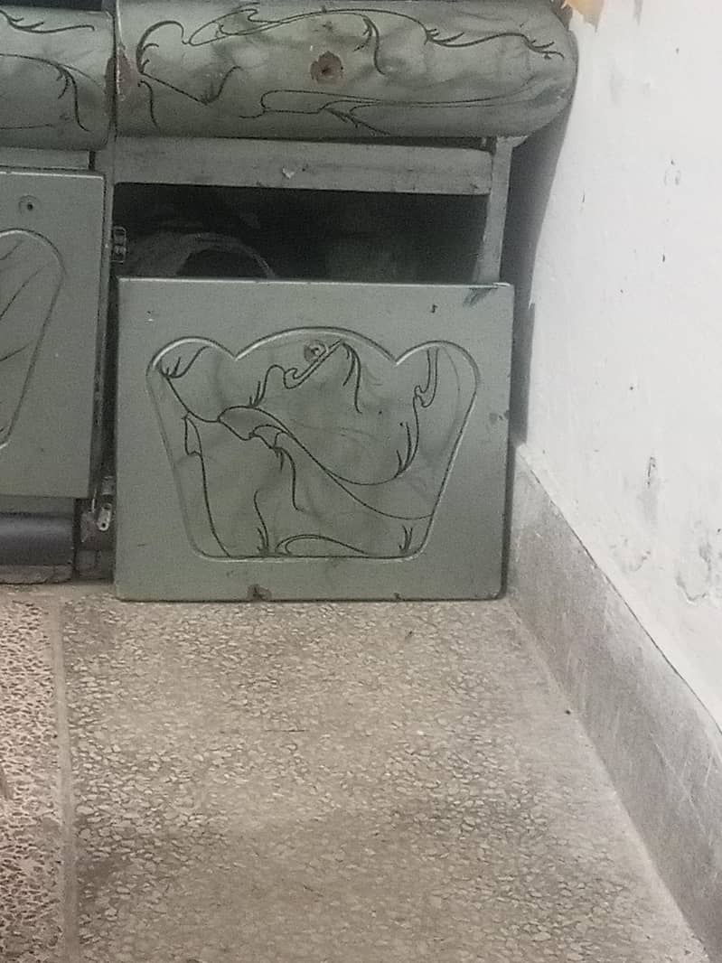 BED  and dressing table 7