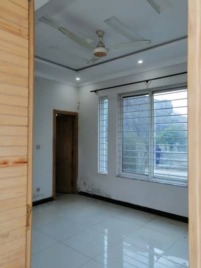 House For Rent in G-13 (4 Marla)