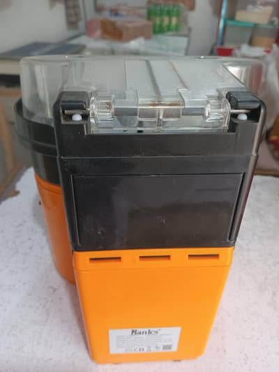 orange juicer with cutter