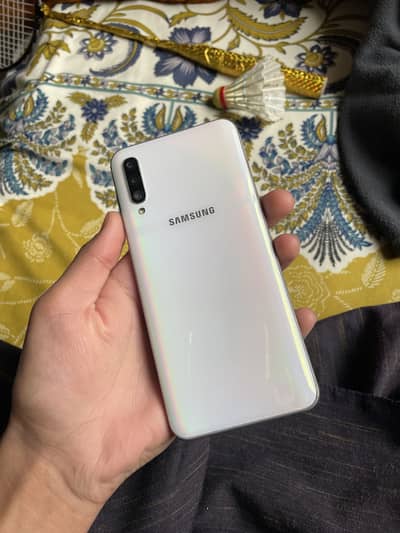 SAMSUNG A50 128 gb pta approved