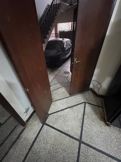 3 Bed Room Lower Portion only For Small Family