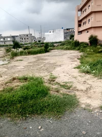 PREMIUM PARK FACING PLOT - LDA AVENUE ONE