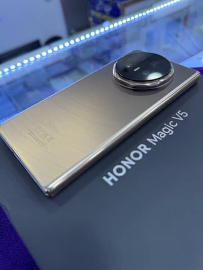 Honor Magic v5 16\512Gb.