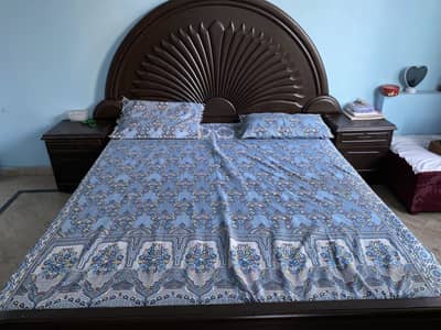 Complete bed set with side tables
