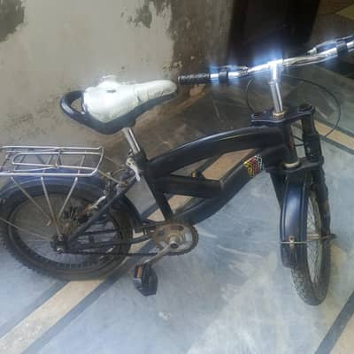 CHILD BICYCLE HOME USED