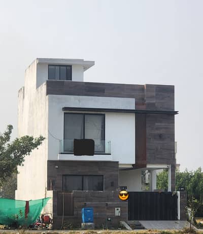 5 MARLA ELEGANT AND FULLY MAINTAINED SUPER HOT LOCATED BUNGALOW IS AVAILABLE IN THE BEST BLOCK OF DHA LAHORE.