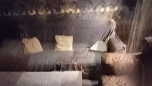 7 setter sofa condition ache ha  sath table b ha