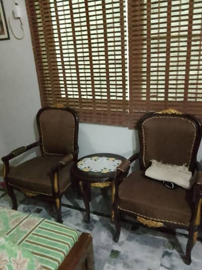 good quality room chairs with table made up of sheesham wood