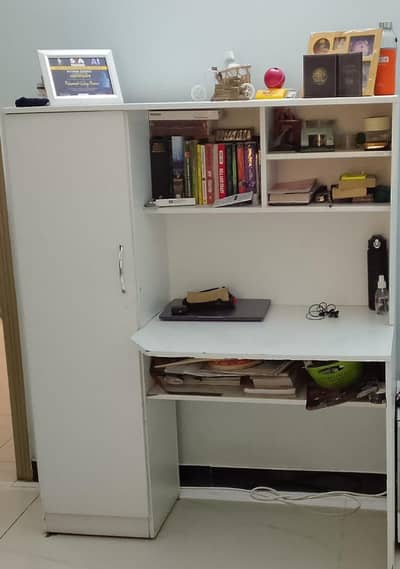 White Wodden made computer table