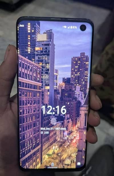 Docomo  F51 5G . . . . .