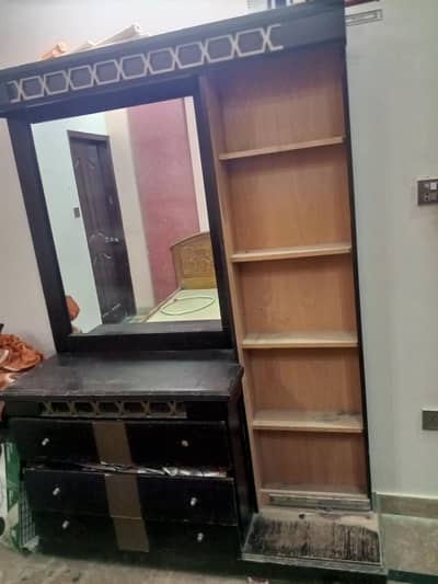 selling this dressing for 10k  with the mirror.