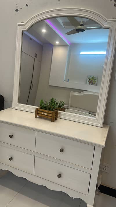 Title  New victorian bed set urgent sale