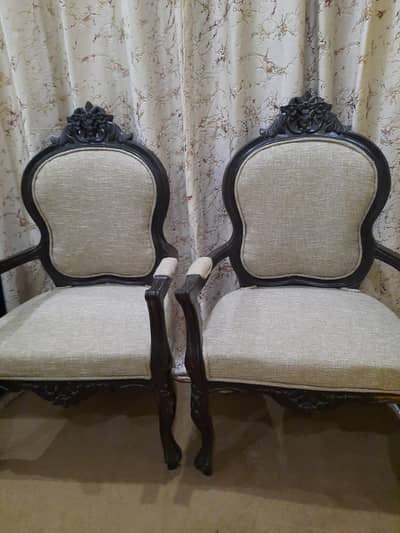 Room Chairs with Coffee table