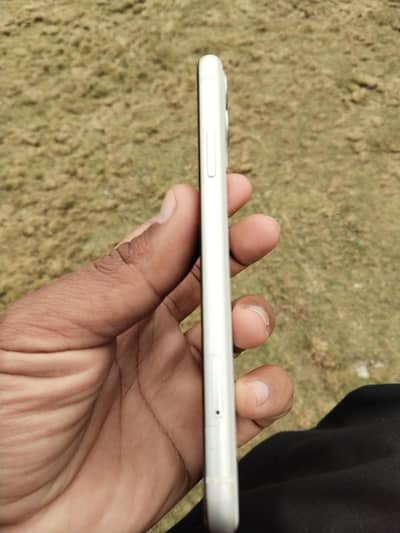 iphone 11  4 Months sim working water pak