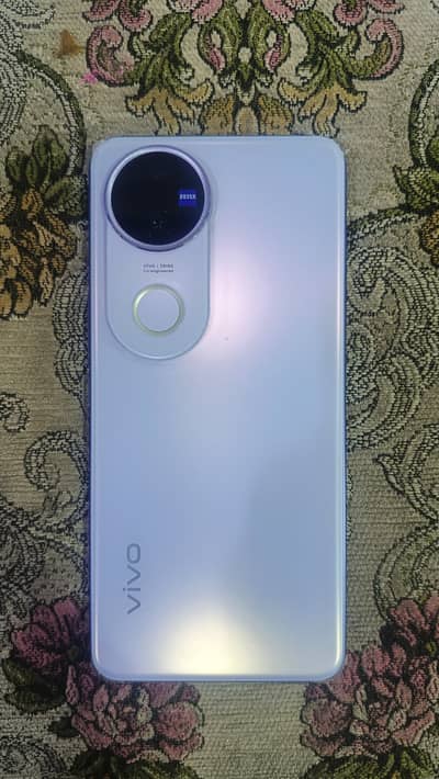 Vivo V50