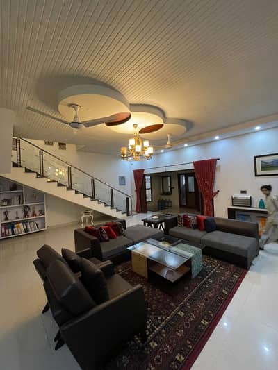 500 Yards Fully Renovated West Open Bungalow For Sale In DHA Phase 6