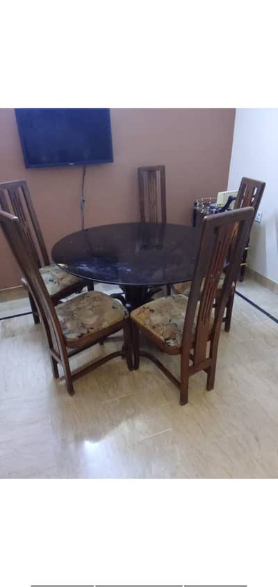 Round glass Dining table