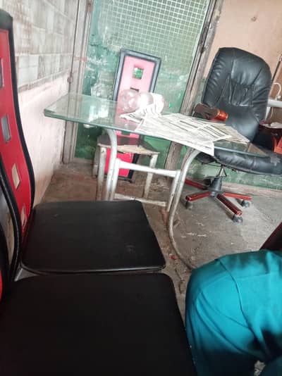 4 tables with 16 chairs