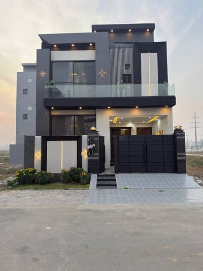 5 MARLA BRAND NEW ULTRA MODERN HOUSE FOR SALE NEAR TO PARK