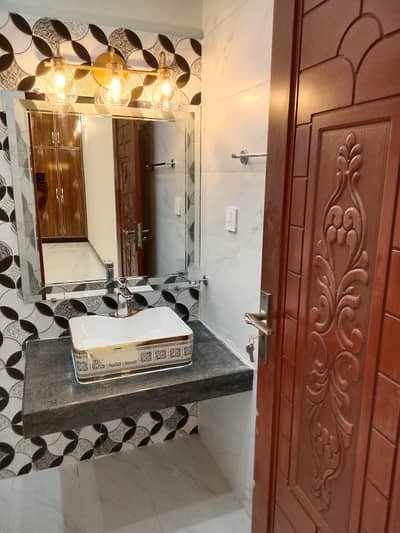 10 MARLA BARND NEW GROUND FLOOR PORTION FOR RENT IN JUBIEEL TOWN