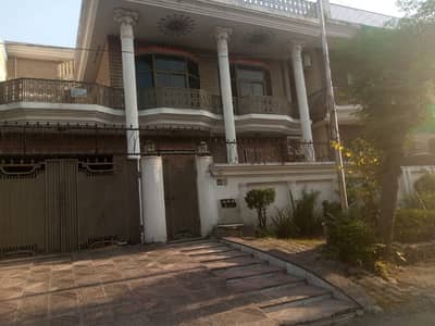 I-8 Beautiful Upper Portion For Rent