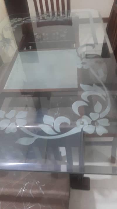 1 centered table six chairs